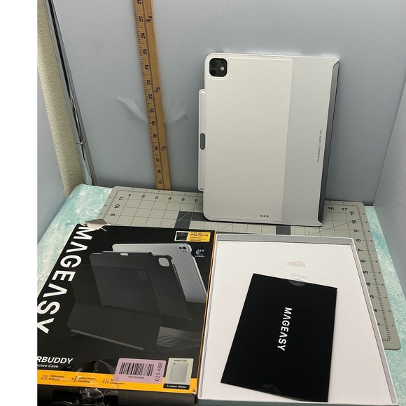 MAGEASY CoverBuddy iPad Pro 13 M4 2024 Case Magic Keyboard Compatible White - Picture 5 of 10